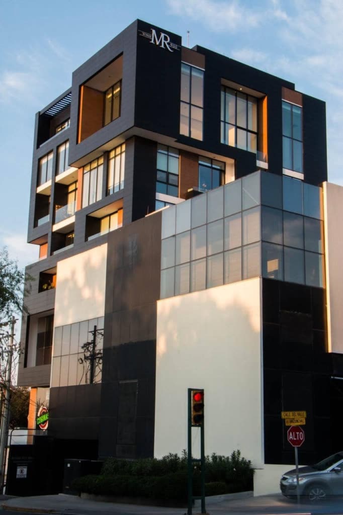 Fachada de Torre MR 900 en Valle Oriente, San Pedro Garza García