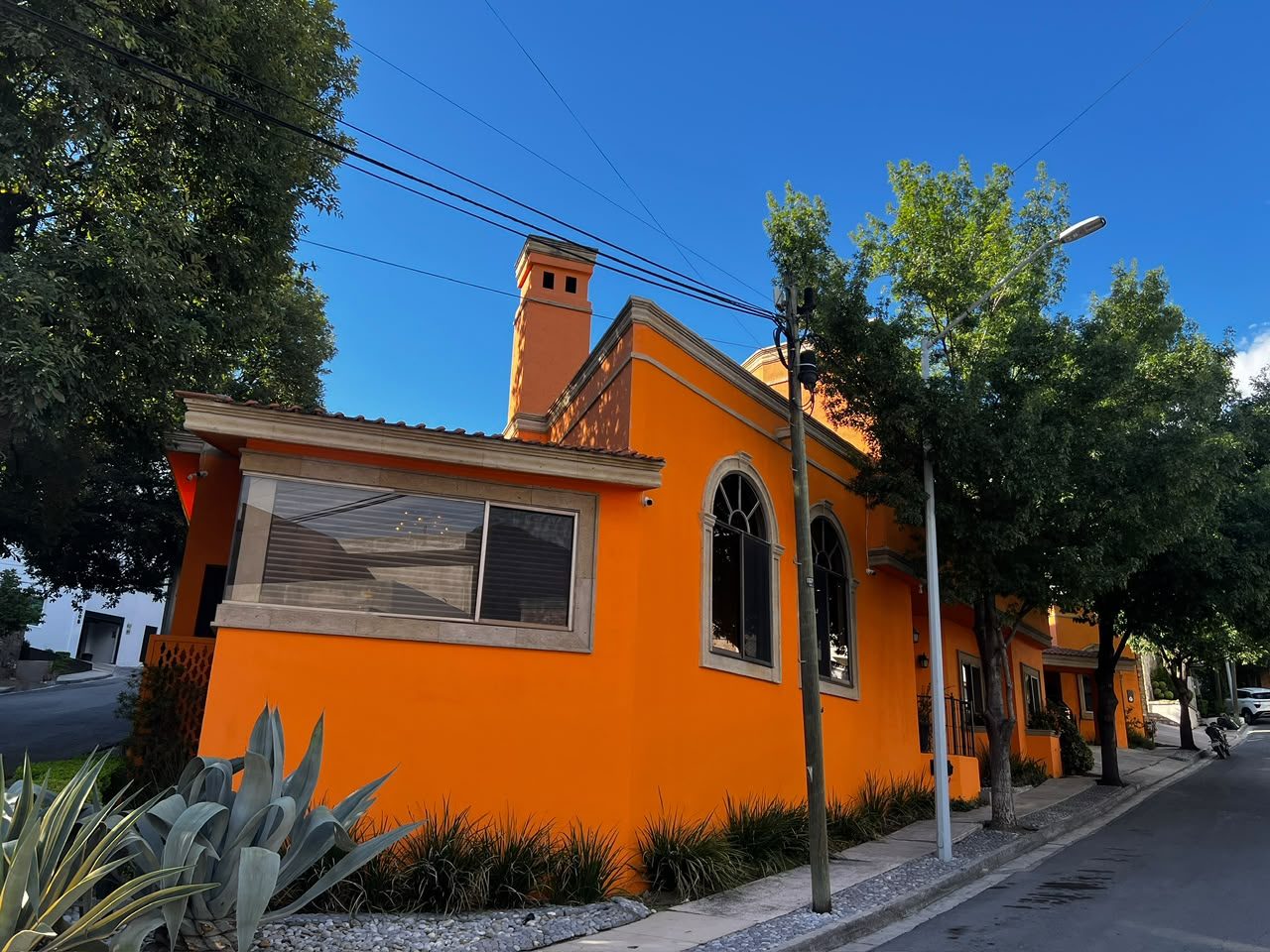 Fachada sobre la calle